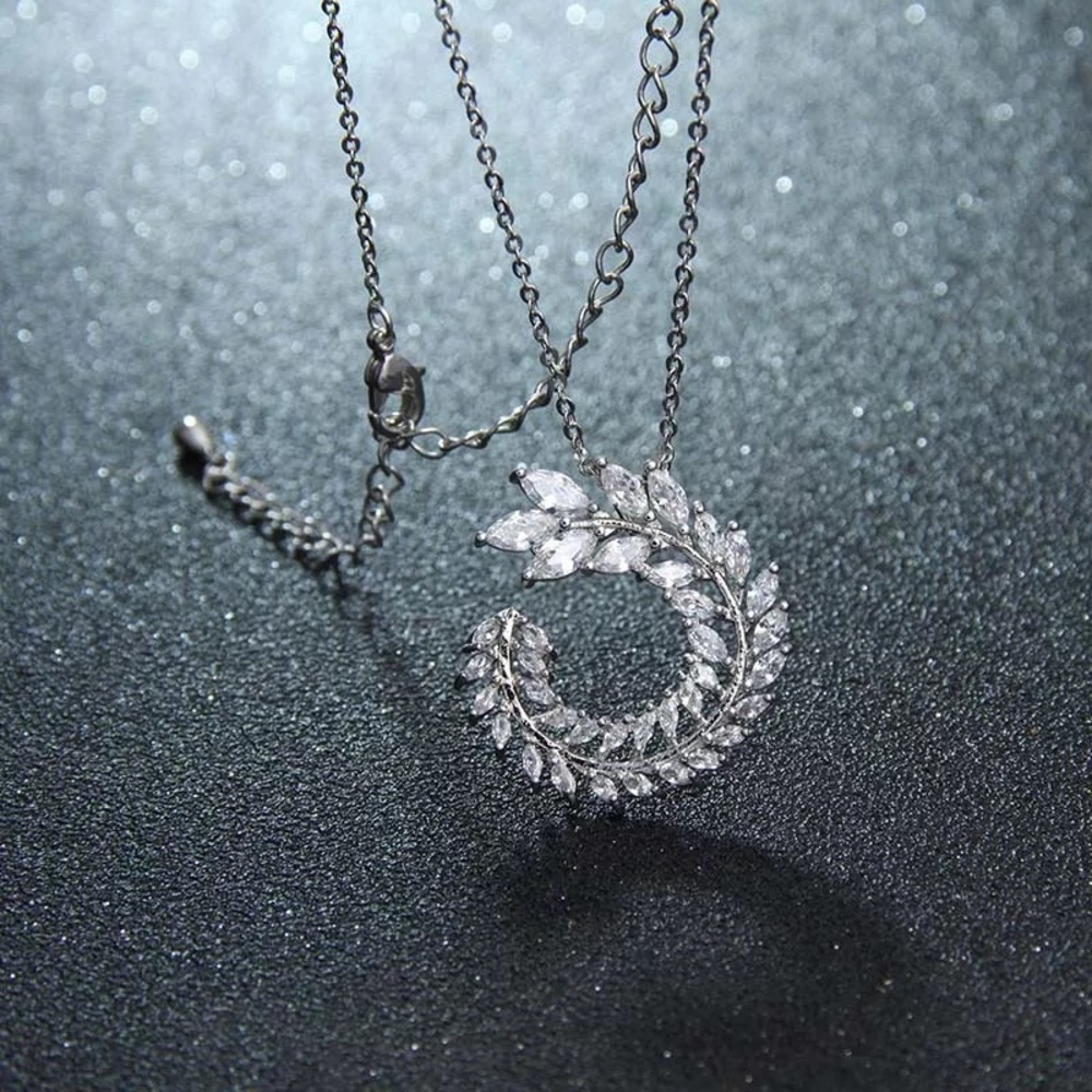 New Women’s Luxury 925 Silver Diamond Pendant Necklace - Picture 2 of 5